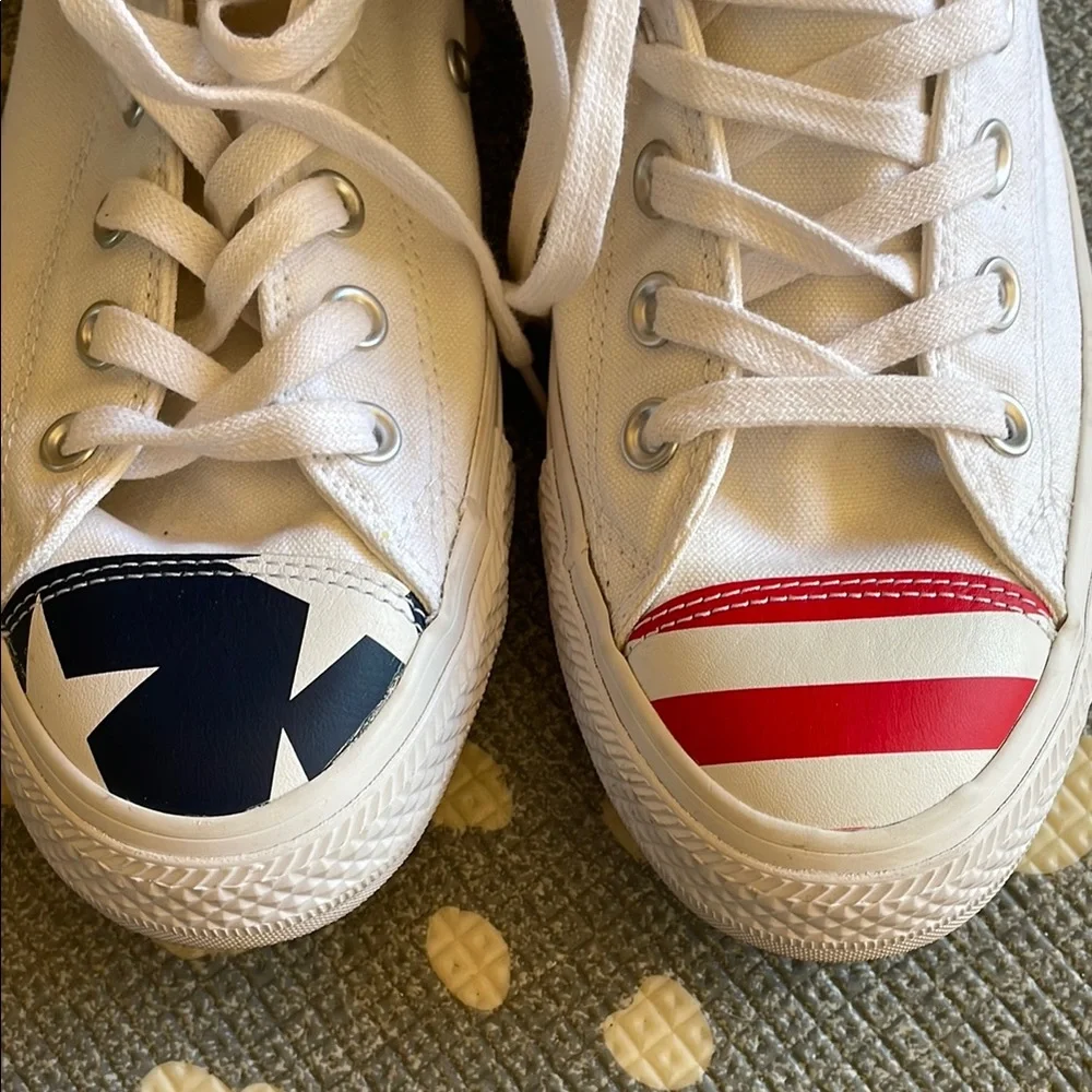 Converse White High-Top Sneakers with Star and Stripe Design - Picture 2 of 6